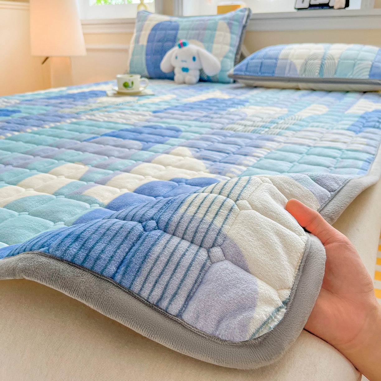 小叮当家纺仓储工厂店 2025新款牛奶绒夹棉印花床垫床护垫大床图 绒床垫-色彩空间