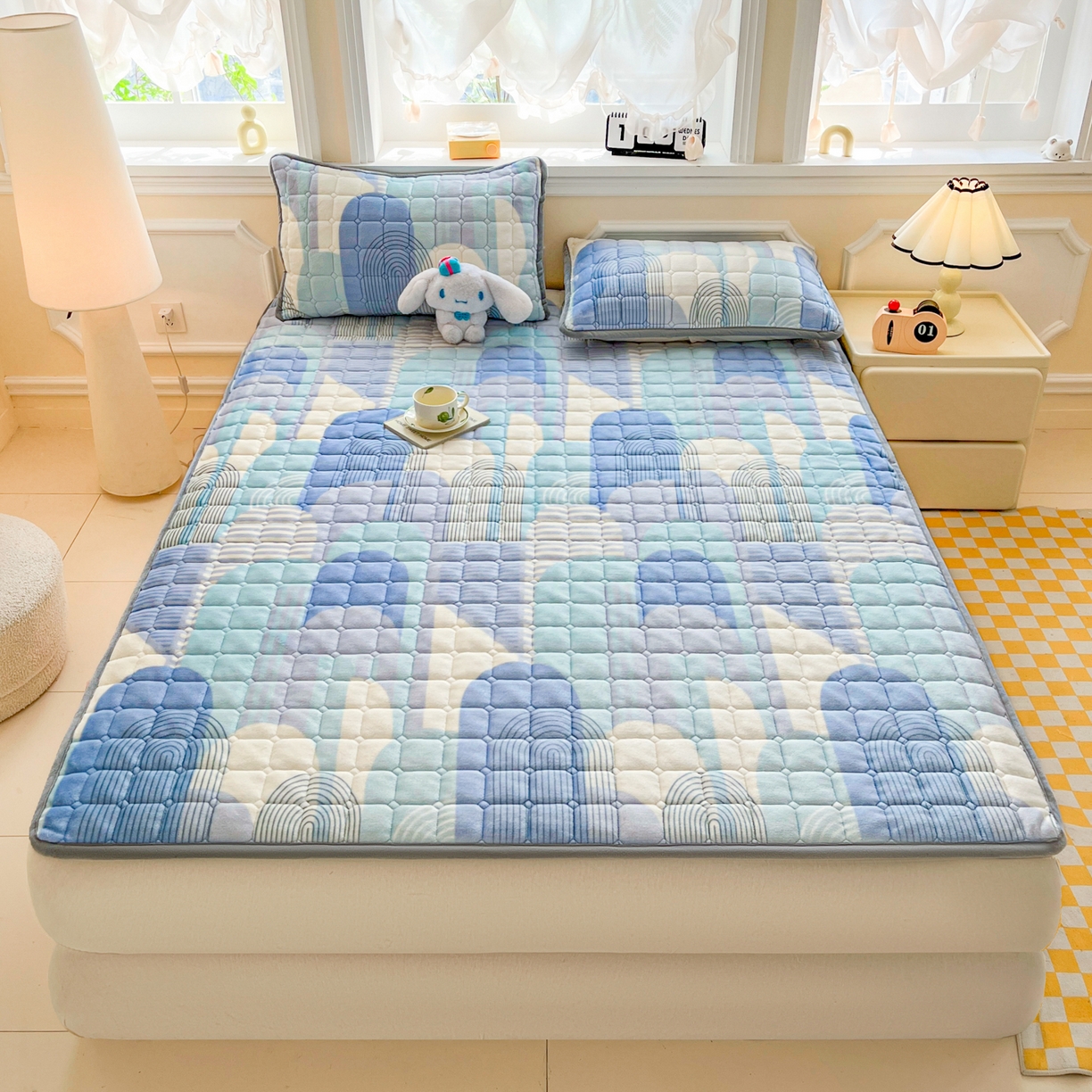 91家纺网 家纺一手货源 找家纺 小叮当家纺仓储工厂店 2025新款牛奶绒夹棉印花床垫床护垫大床图 绒床垫-色彩空间