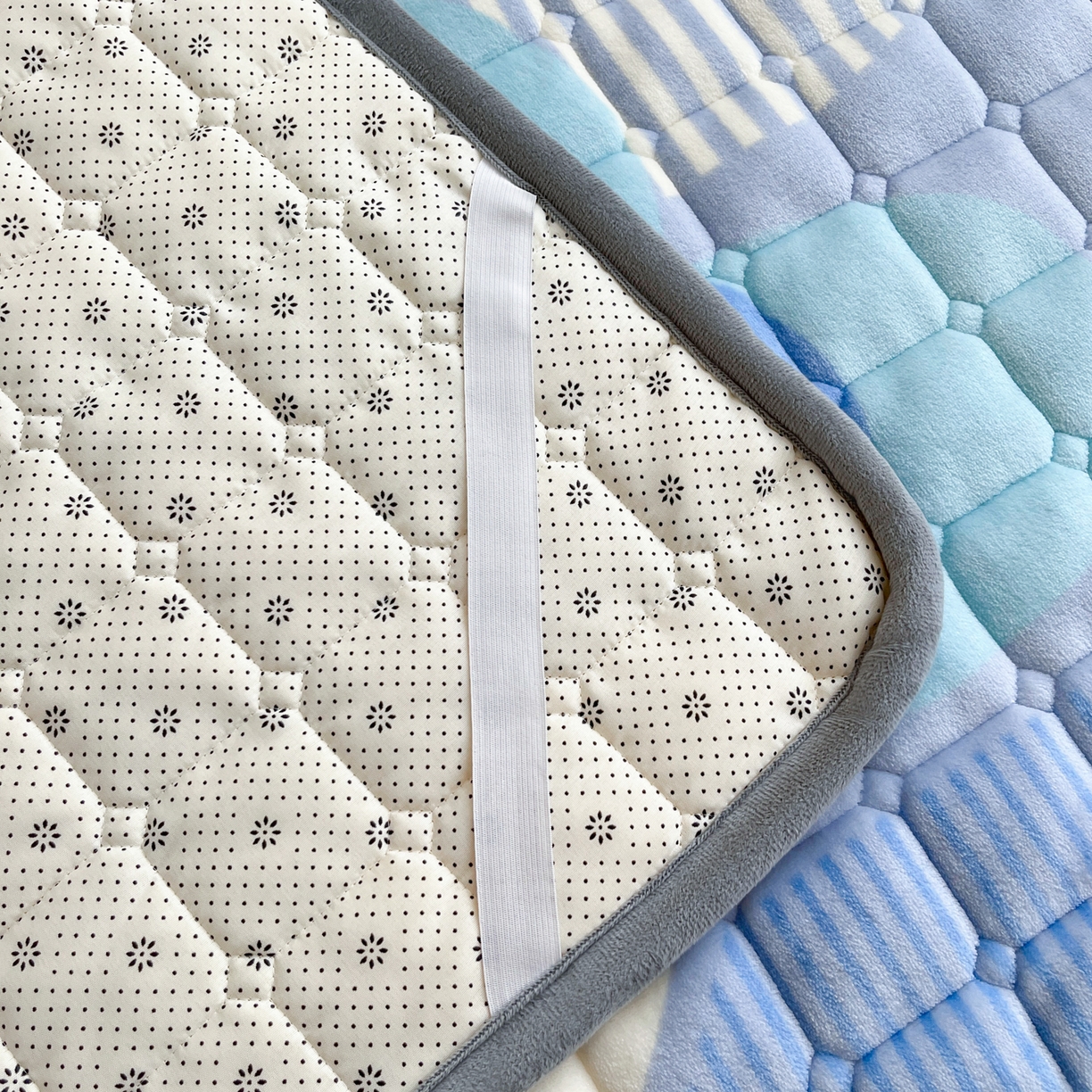 91家纺网 家纺一手货源 找家纺 小叮当家纺仓储工厂店 2025新款牛奶绒夹棉印花床垫床护垫大床图 绒床垫-色彩空间