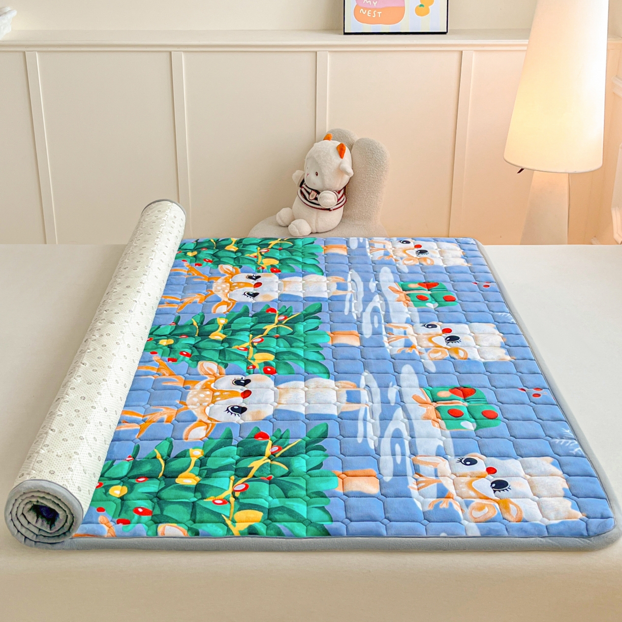 91家纺网 家纺一手货源 找家纺 小叮当家纺仓储工厂店 2025新款牛奶绒夹棉印花床垫床护垫大床图 绒床垫-圣诞小鹿蓝色