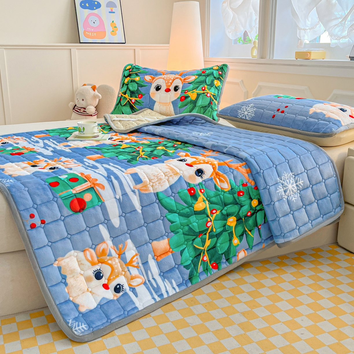 91家纺网 家纺一手货源 找家纺 小叮当家纺仓储工厂店 2025新款牛奶绒夹棉印花床垫床护垫大床图 绒床垫-圣诞小鹿蓝色