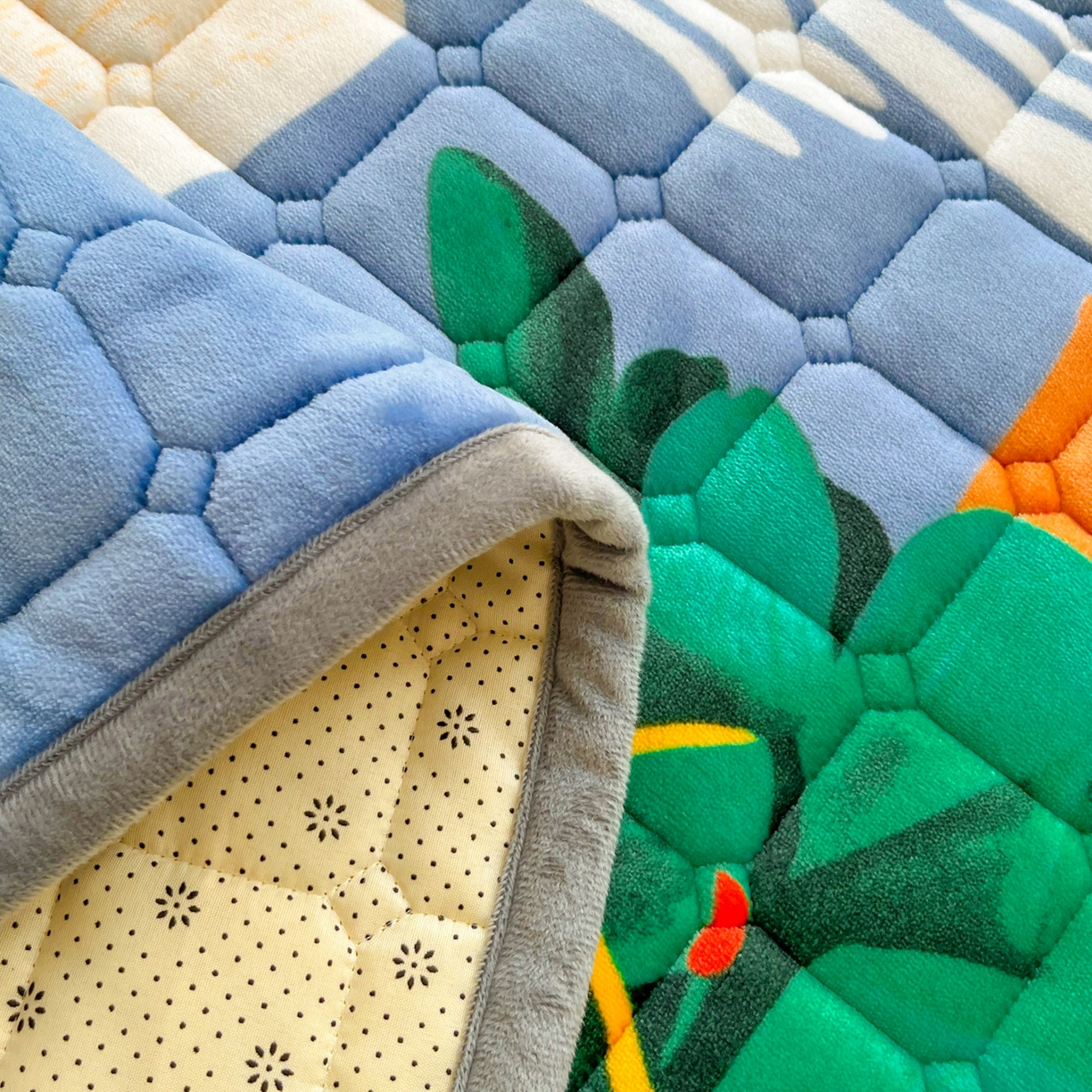 91家纺网 家纺一手货源 找家纺 小叮当家纺仓储工厂店 2025新款牛奶绒夹棉印花床垫床护垫大床图 绒床垫-圣诞小鹿蓝色