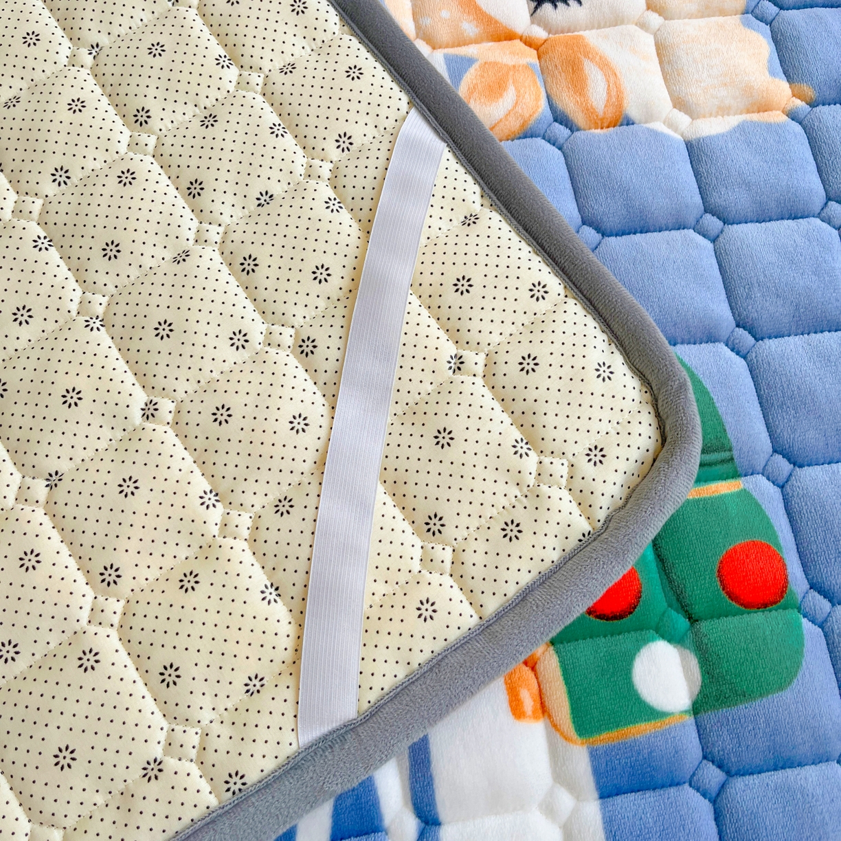 91家纺网 家纺一手货源 找家纺 小叮当家纺仓储工厂店 2025新款牛奶绒夹棉印花床垫床护垫大床图 绒床垫-圣诞小鹿蓝色