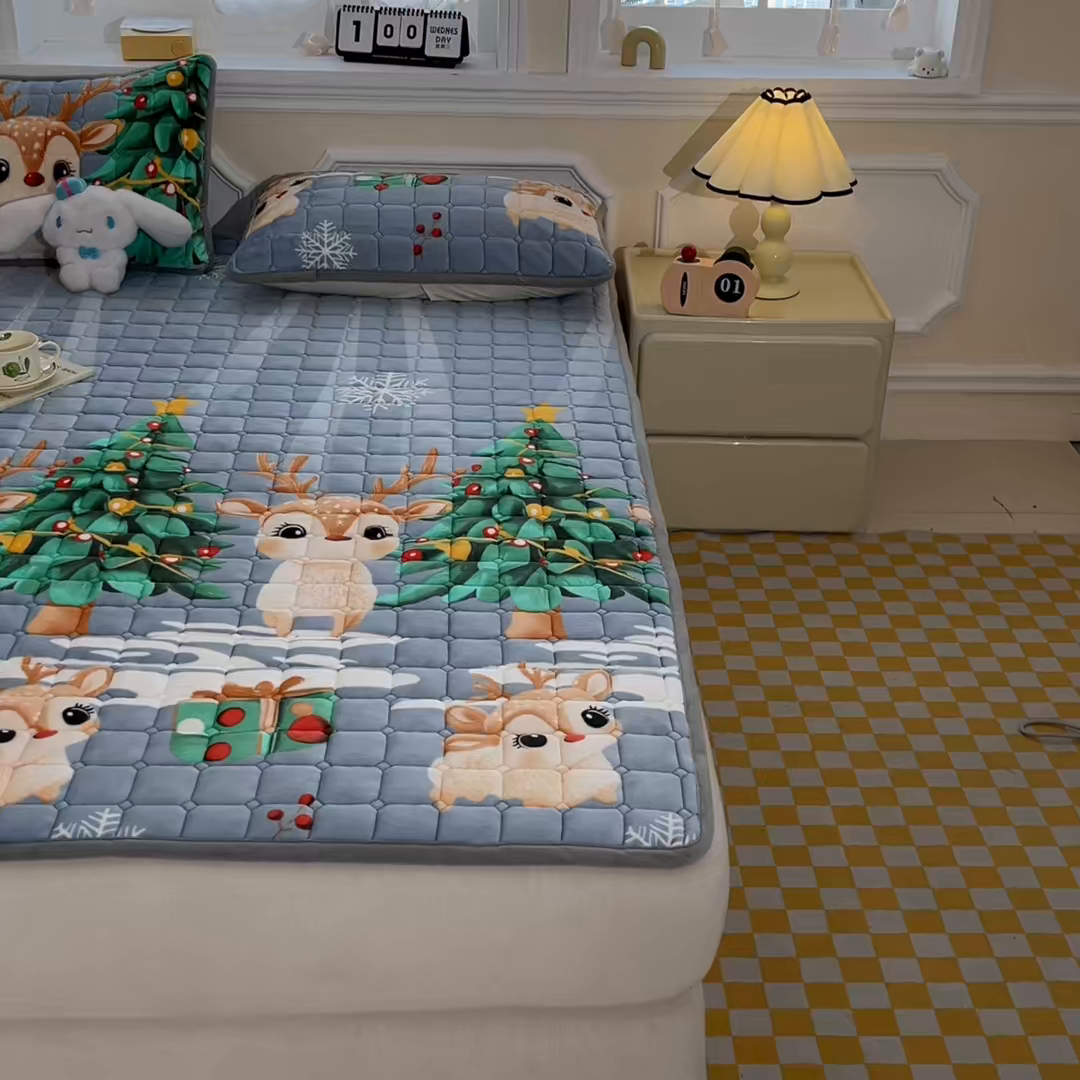 91家纺网 家纺一手货源 找家纺 小叮当家纺仓储工厂店 2025新款牛奶绒夹棉印花床垫床护垫大床图 绒床垫-圣诞小鹿蓝色