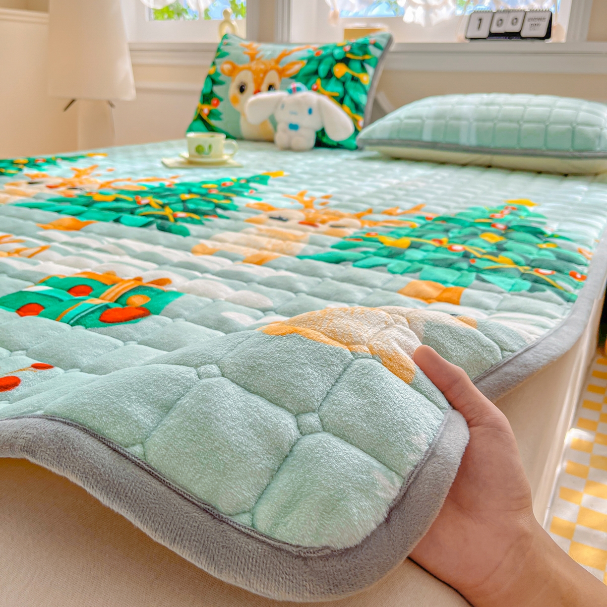 小叮当家纺仓储工厂店 2025新款牛奶绒夹棉印花床垫床护垫大床图 绒床垫-圣诞小鹿绿色