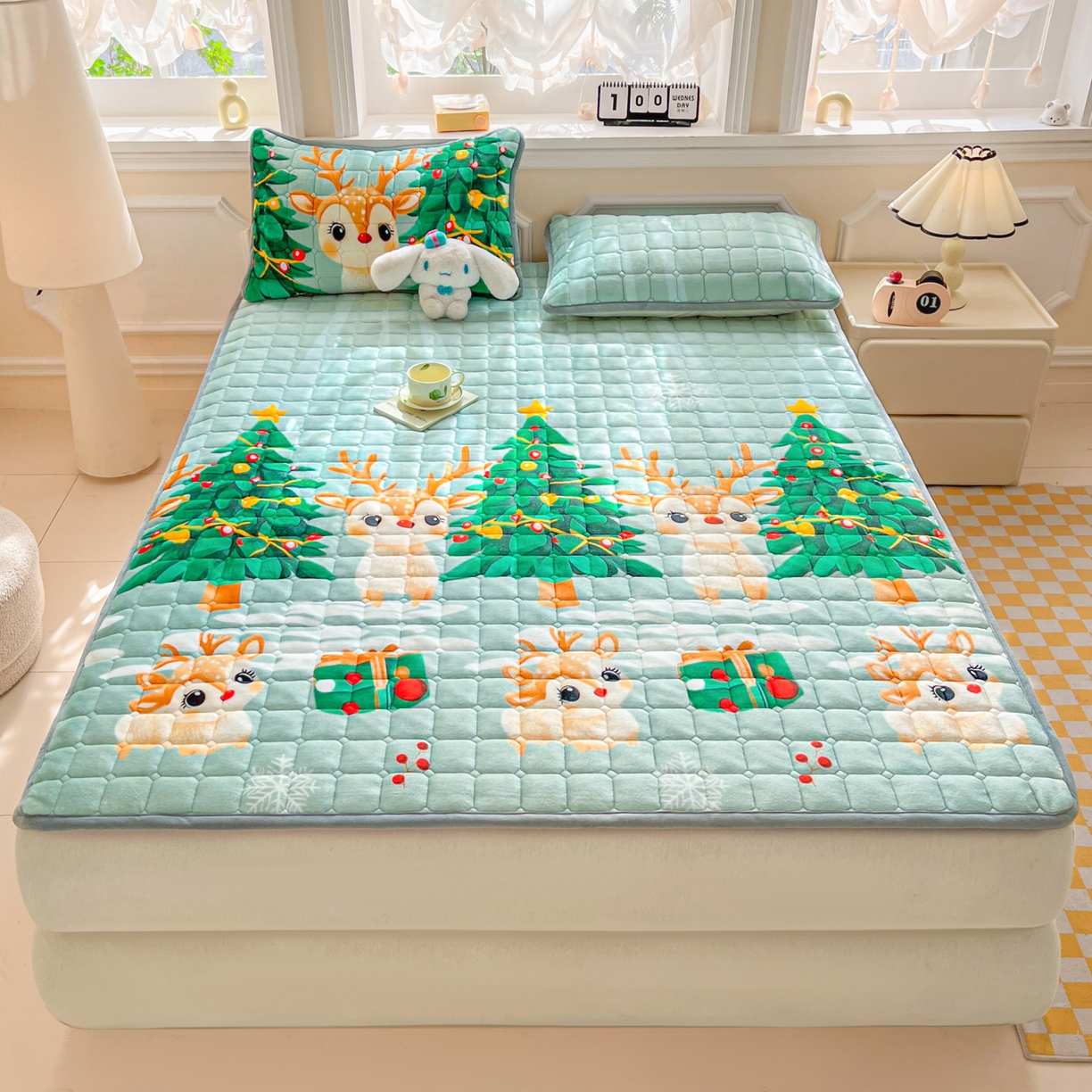 91家纺网 家纺一手货源 找家纺 小叮当家纺仓储工厂店 2025新款牛奶绒夹棉印花床垫床护垫大床图 绒床垫-圣诞小鹿绿色