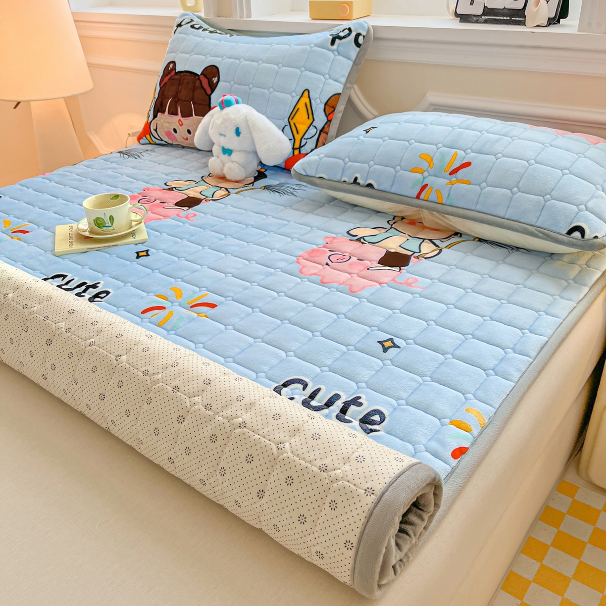 91家纺网 家纺一手货源 找家纺 小叮当家纺仓储工厂店 2025新款牛奶绒夹棉印花床垫床护垫大床图 绒床垫-嬉戏之子