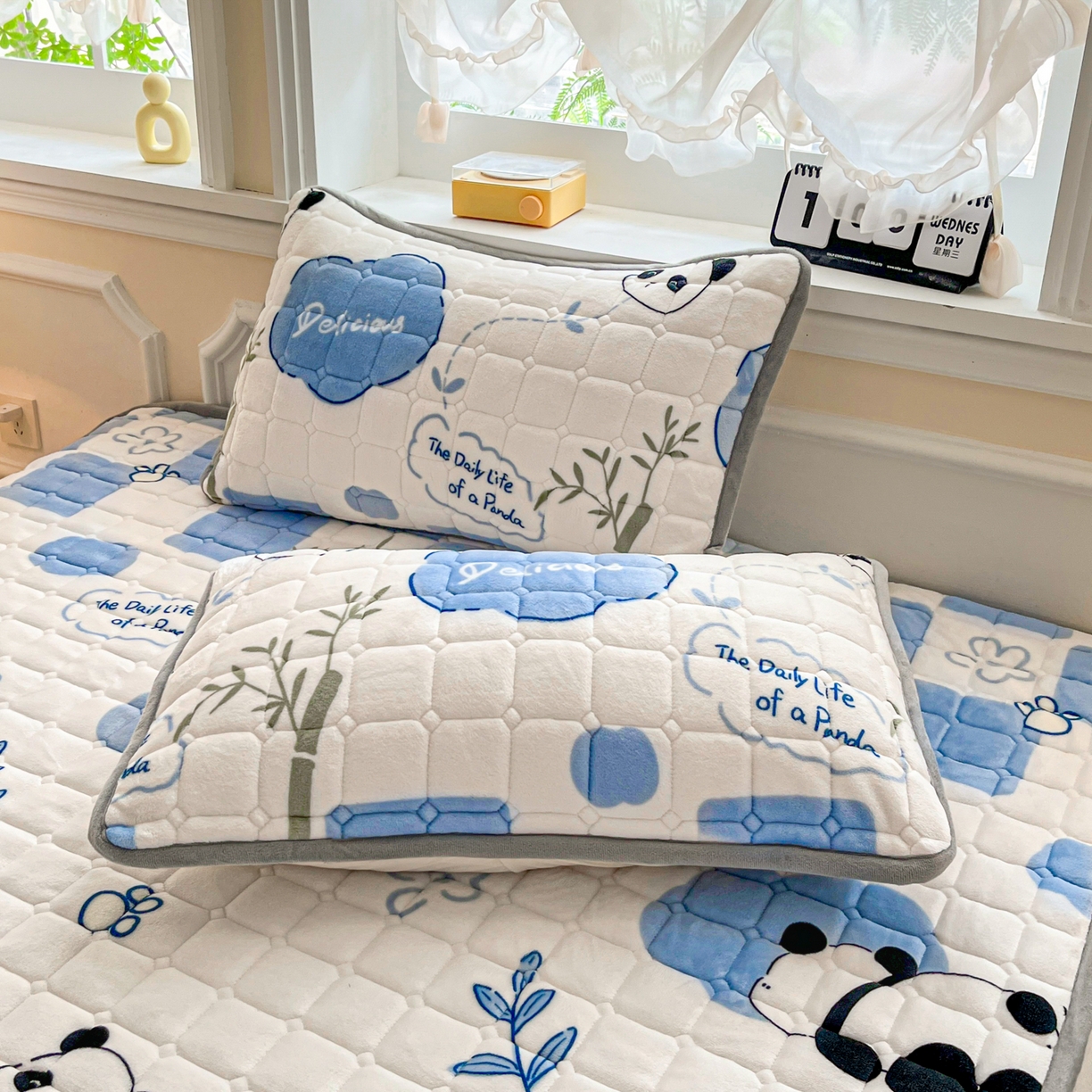 91家纺网 家纺一手货源 找家纺 小叮当家纺仓储工厂店 2025新款牛奶绒夹棉印花床垫床护垫大床图 绒床垫-熊猫乐园蓝色
