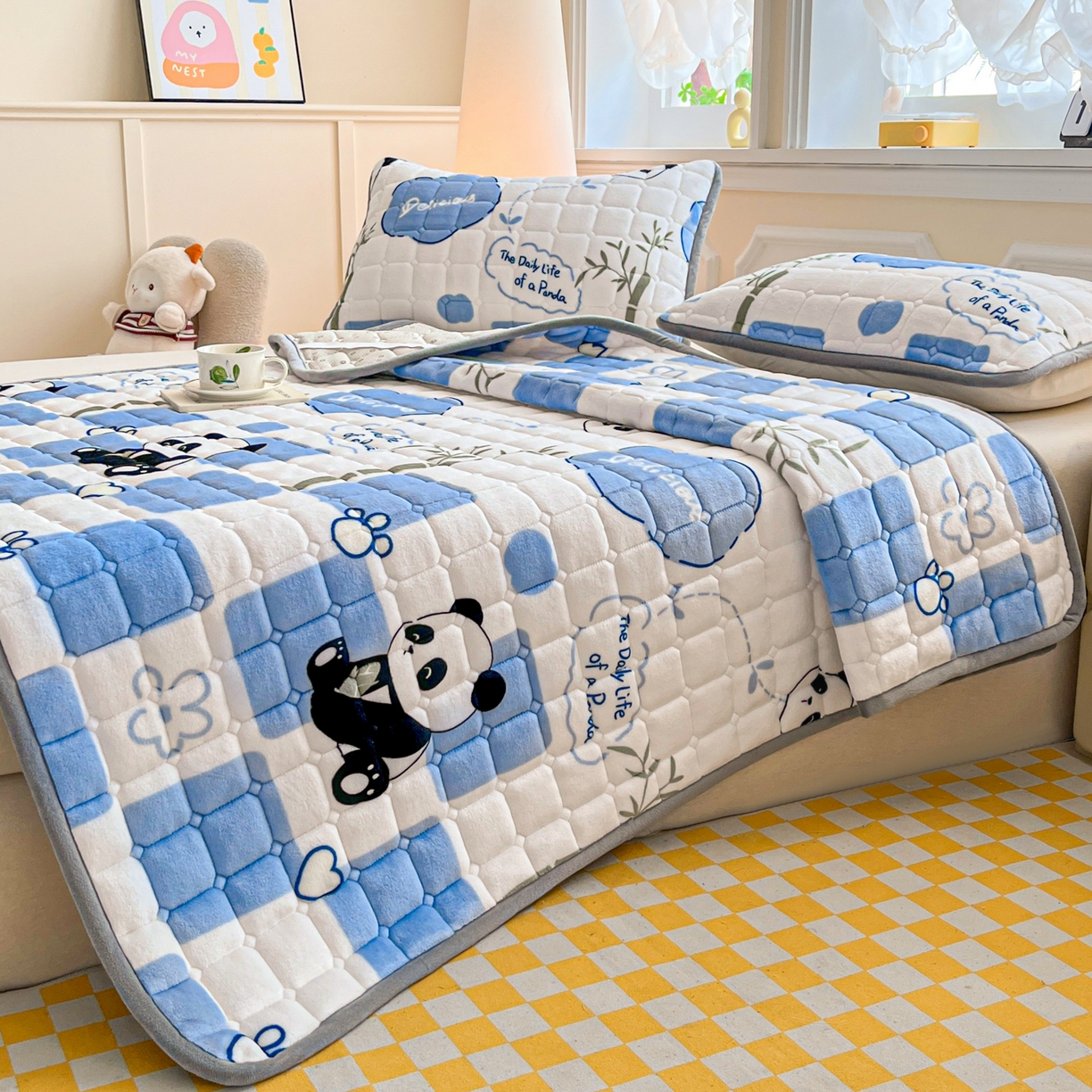 91家纺网 家纺一手货源 找家纺 小叮当家纺仓储工厂店 2025新款牛奶绒夹棉印花床垫床护垫大床图 绒床垫-熊猫乐园蓝色