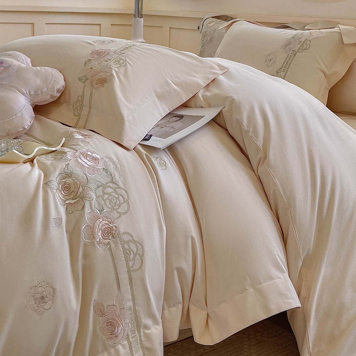 91家纺网 家纺一手货源 找家纺 （总） 秋冬季爆款A类加厚保暖全棉磨毛四件套纯棉被套重工刺绣床笠款轻奢高端床上用品