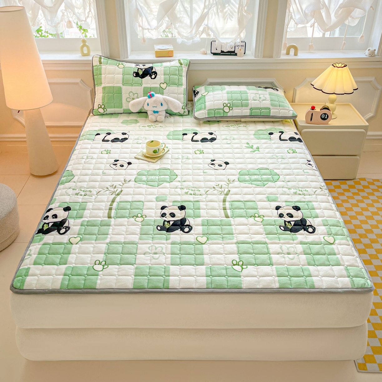 91家纺网 家纺一手货源 找家纺 小叮当家纺仓储工厂店 2025新款牛奶绒夹棉印花床垫床护垫大床图 绒床垫-熊猫乐园绿色