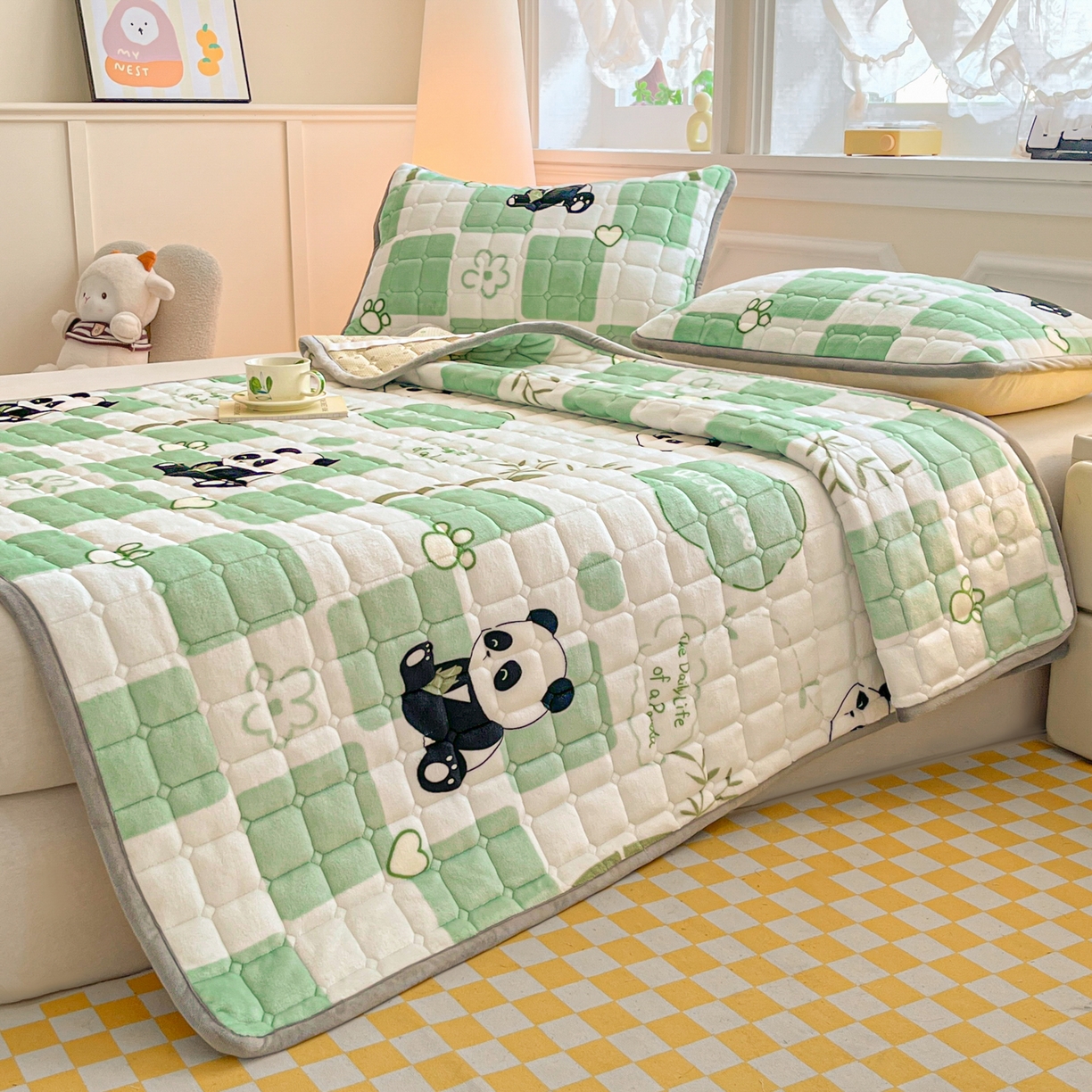 91家纺网 家纺一手货源 找家纺 小叮当家纺仓储工厂店 2025新款牛奶绒夹棉印花床垫床护垫大床图 绒床垫-熊猫乐园绿色