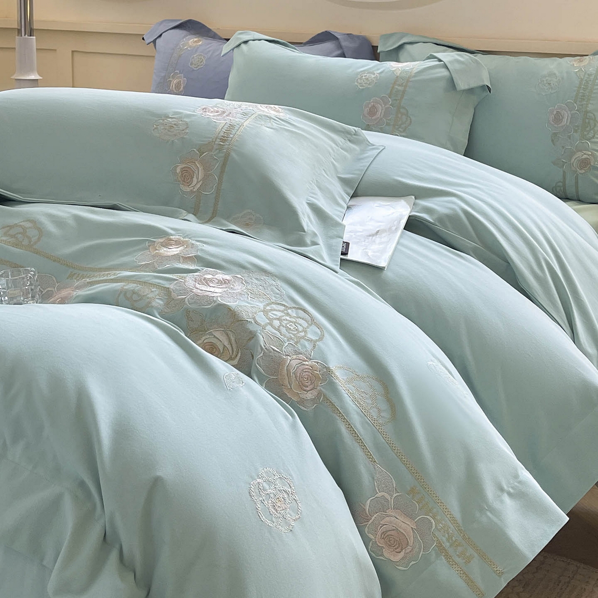 91家纺网 家纺一手货源 找家纺  秋冬季爆款A类加厚保暖全棉磨毛四件套纯棉被套重工刺绣床笠款轻奢高端床上用品 温莎-茶绿