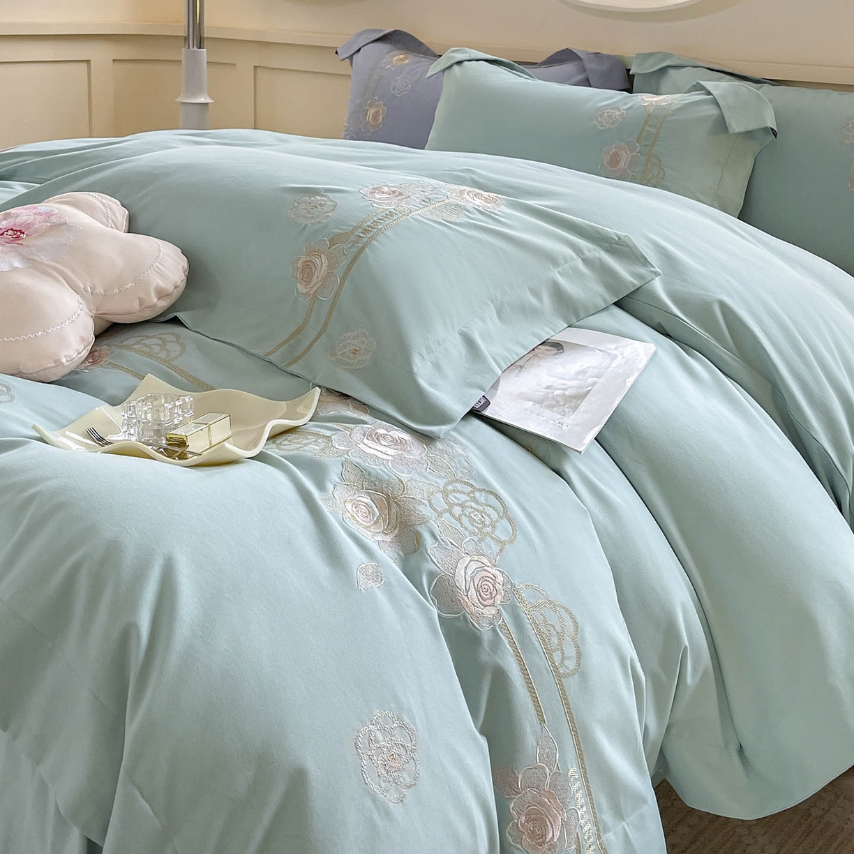 91家纺网 家纺一手货源 找家纺  秋冬季爆款A类加厚保暖全棉磨毛四件套纯棉被套重工刺绣床笠款轻奢高端床上用品 温莎-茶绿