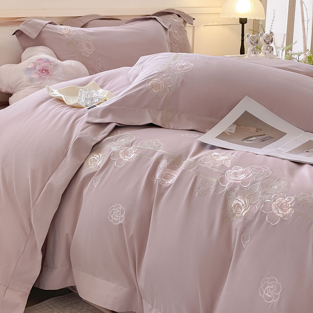 91家纺网 家纺一手货源 找家纺  秋冬季爆款A类加厚保暖全棉磨毛四件套纯棉被套重工刺绣床笠款轻奢高端床上用品 温莎-红桃