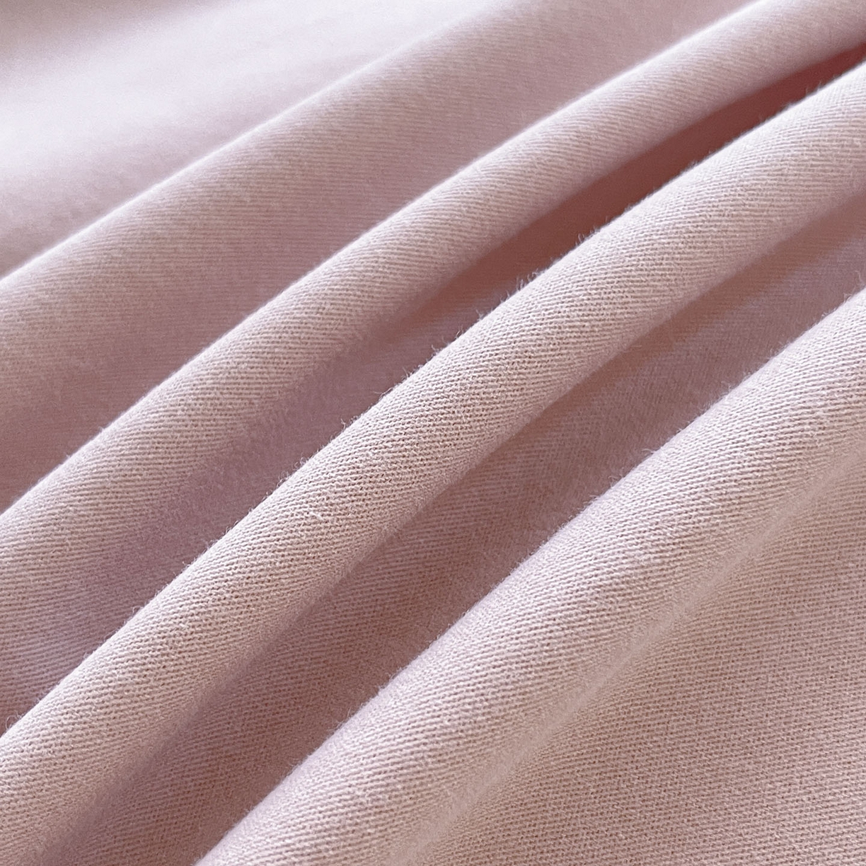 91家纺网 家纺一手货源 找家纺  秋冬季爆款A类加厚保暖全棉磨毛四件套纯棉被套重工刺绣床笠款轻奢高端床上用品 温莎-红桃