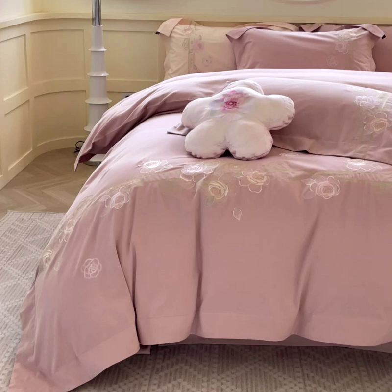 91家纺网 家纺一手货源 找家纺  秋冬季爆款A类加厚保暖全棉磨毛四件套纯棉被套重工刺绣床笠款轻奢高端床上用品 温莎-红桃