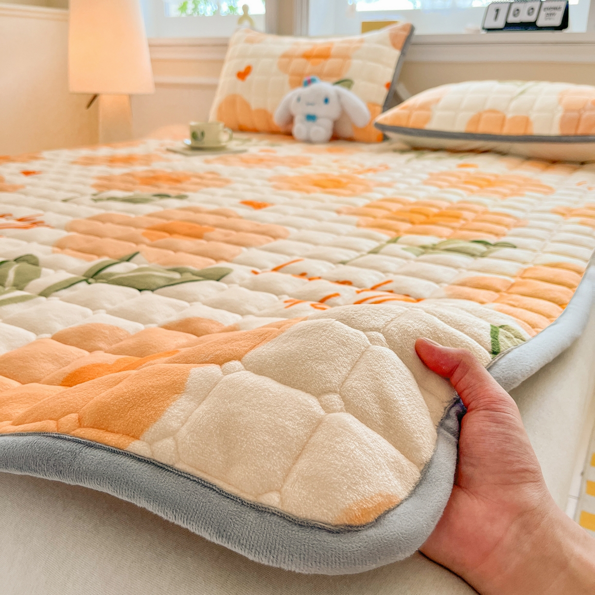 小叮当家纺仓储工厂店 2025新款牛奶绒夹棉印花床垫床护垫大床图 绒床垫-萱花