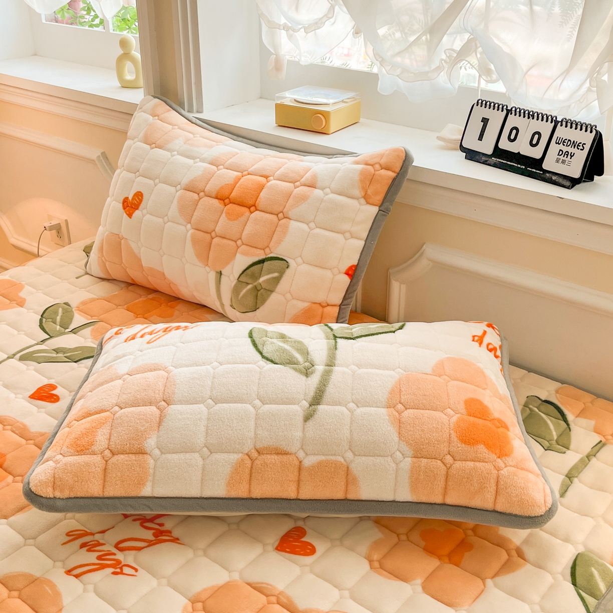 91家纺网 家纺一手货源 找家纺 小叮当家纺仓储工厂店 2025新款牛奶绒夹棉印花床垫床护垫大床图 绒床垫-萱花