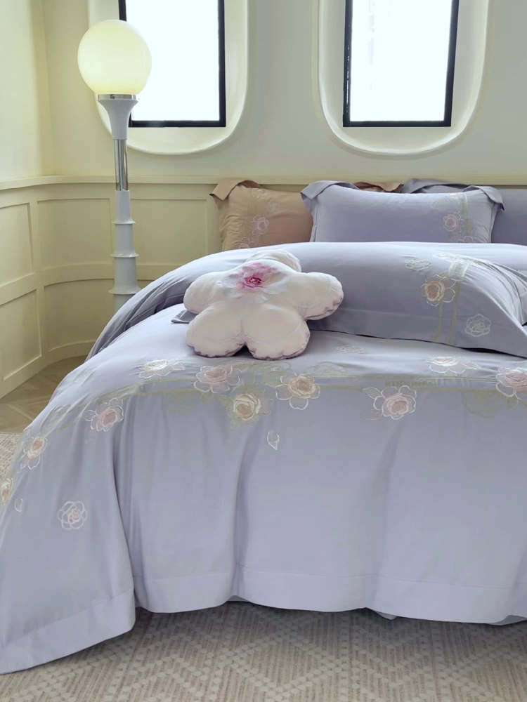 91家纺网 家纺一手货源 找家纺  秋冬季爆款A类加厚保暖全棉磨毛四件套纯棉被套重工刺绣床笠款轻奢高端床上用品 温莎-莓蓝