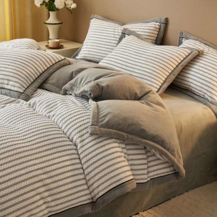 91家纺网 家纺一手货源 找家纺 晨曦家纺 2025新款加厚贝贝绒牛奶绒四件套（暖光） 贝贝绒-典雅灰