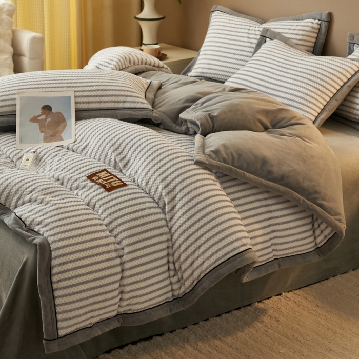 91家纺网 家纺一手货源 找家纺 晨曦家纺 2025新款加厚贝贝绒牛奶绒四件套（暖光） 贝贝绒-典雅灰