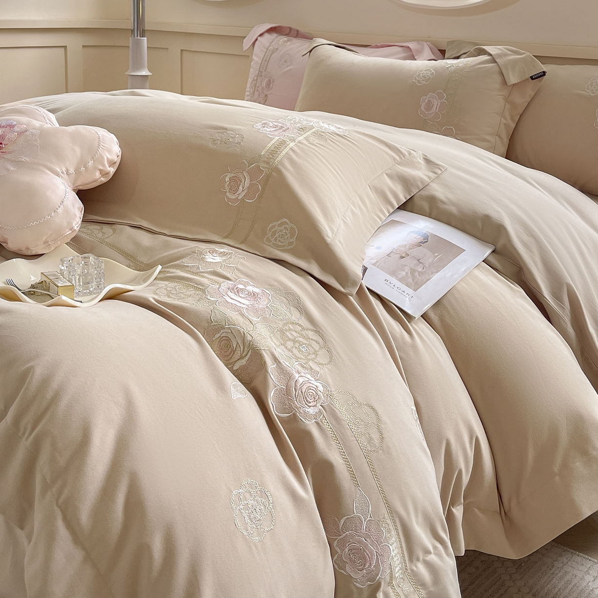 91家纺网 家纺一手货源 找家纺  秋冬季爆款A类加厚保暖全棉磨毛四件套纯棉被套重工刺绣床笠款轻奢高端床上用品 温莎-拿铁