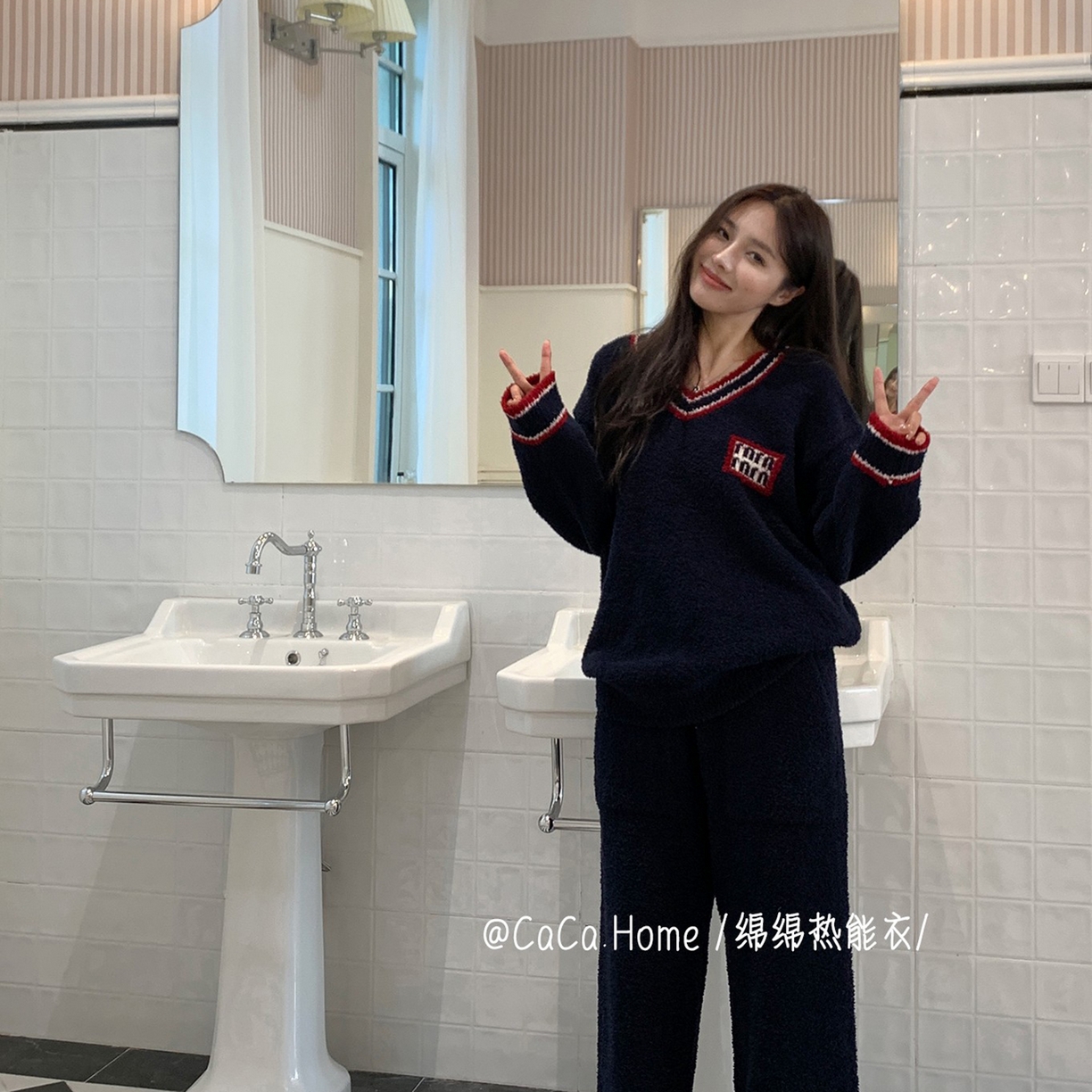 91家纺网 家纺一手货源 找家纺 妍景家居生活馆 2025新款半边绒-V领学院套装 复古蓝