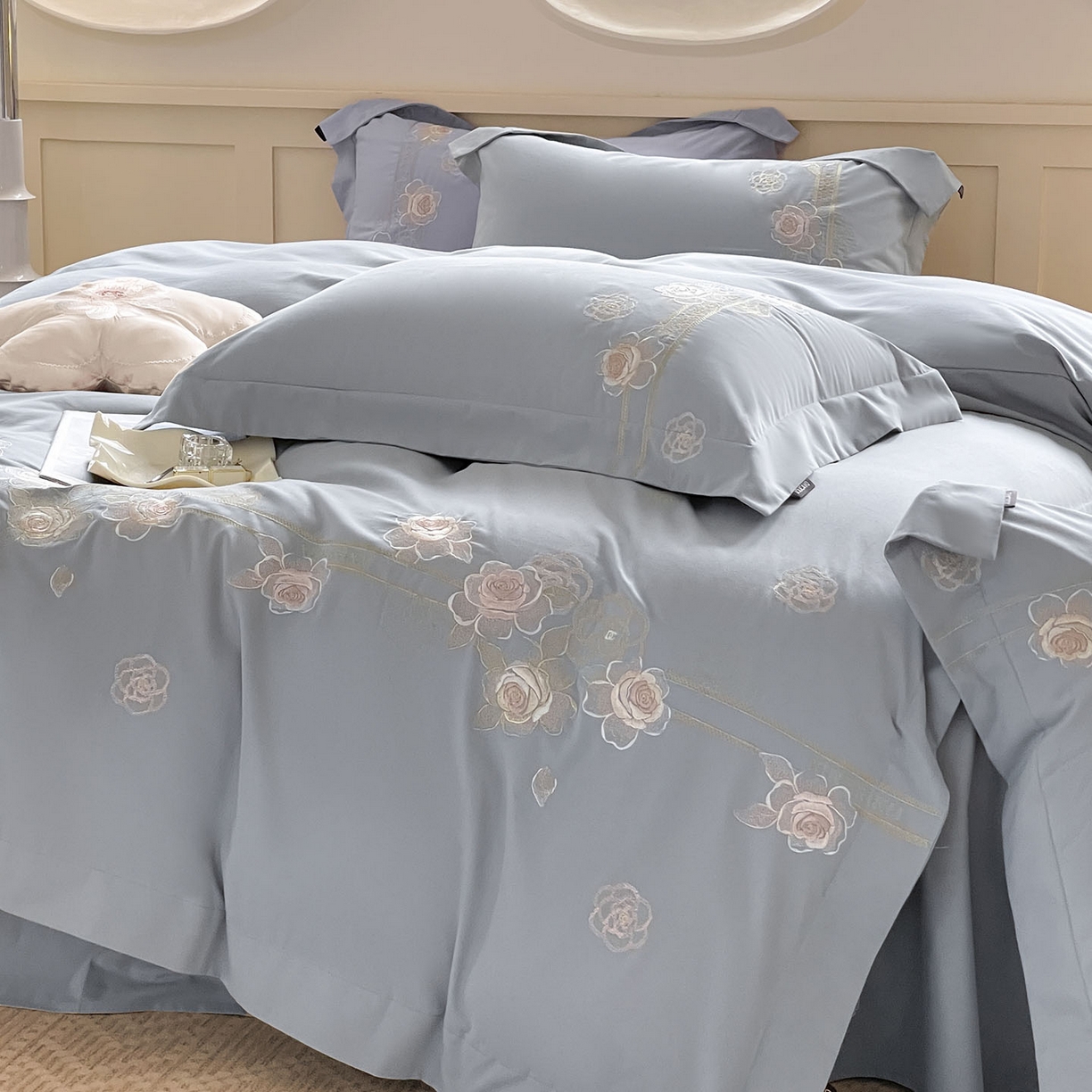 91家纺网 家纺一手货源 找家纺  秋冬季爆款A类加厚保暖全棉磨毛四件套纯棉被套重工刺绣床笠款轻奢高端床上用品 温莎-夜灰