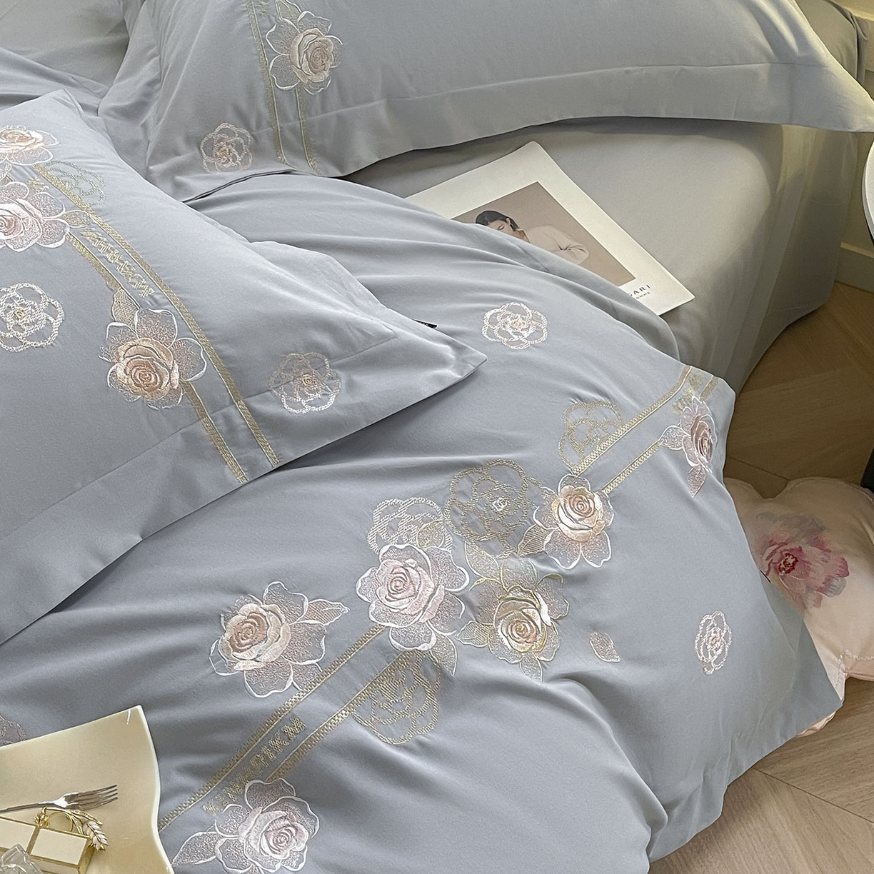 91家纺网 家纺一手货源 找家纺  秋冬季爆款A类加厚保暖全棉磨毛四件套纯棉被套重工刺绣床笠款轻奢高端床上用品 温莎-夜灰