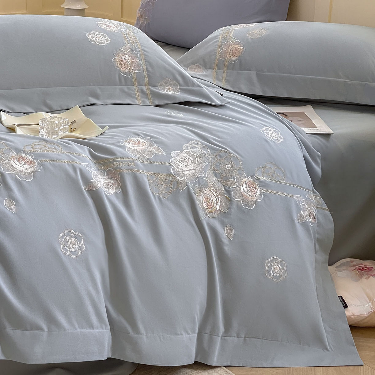 91家纺网 家纺一手货源 找家纺  秋冬季爆款A类加厚保暖全棉磨毛四件套纯棉被套重工刺绣床笠款轻奢高端床上用品 温莎-夜灰