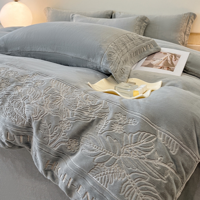 91家纺网 家纺一手货源 找家纺 （总）绒掌柜 2025新款冬季消光级柔滑细腻刺绣牛奶绒四件套（品质版权有买家秀）—清悦系列