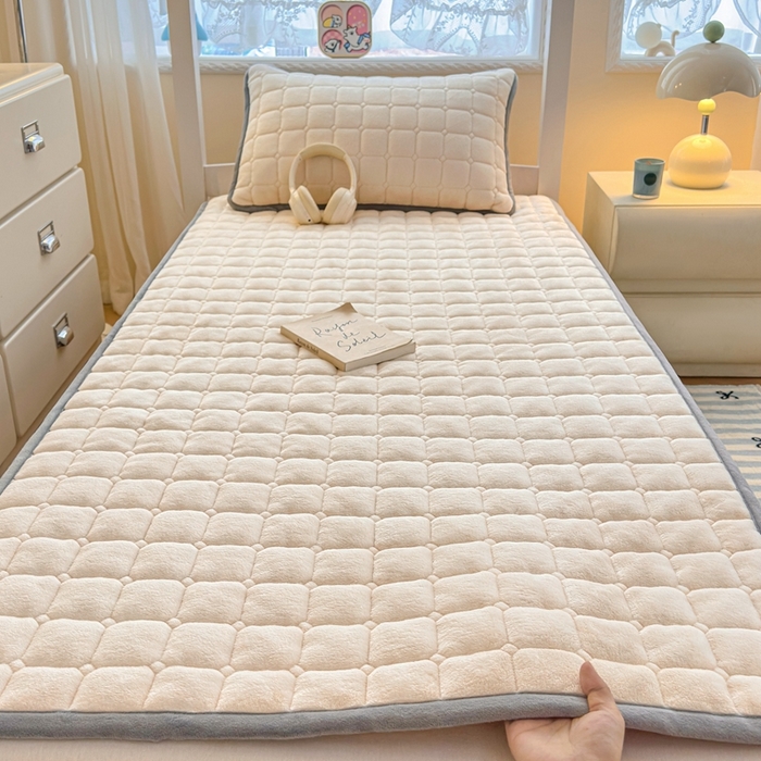 91家纺网 家纺一手货源 找家纺 （总）小叮当家纺仓储工厂店 2025新款牛奶绒夹棉印花床垫学生图