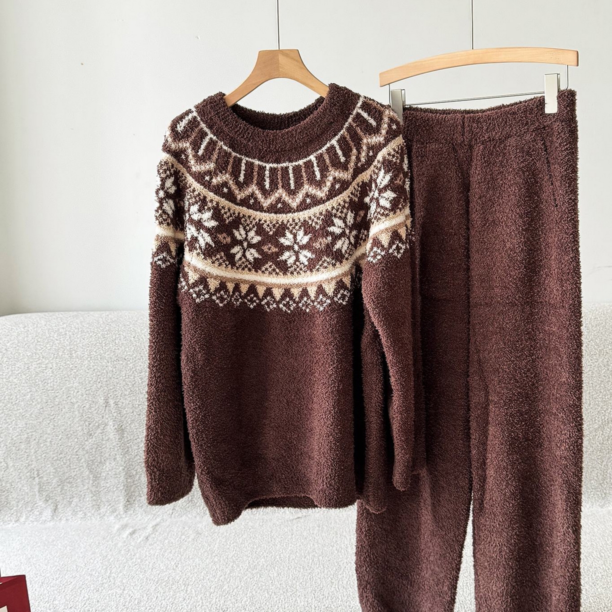 91家纺网 家纺一手货源 找家纺 妍景家居生活馆 2025新款半边绒-费尔岛提花套装 复古咖