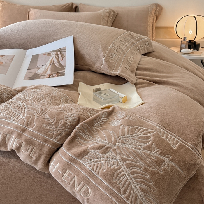 91家纺网 家纺一手货源 找家纺 绒掌柜 2025新款冬季消光级柔滑细腻刺绣牛奶绒四件套（品质版权有买家秀）—清悦系列 香槟