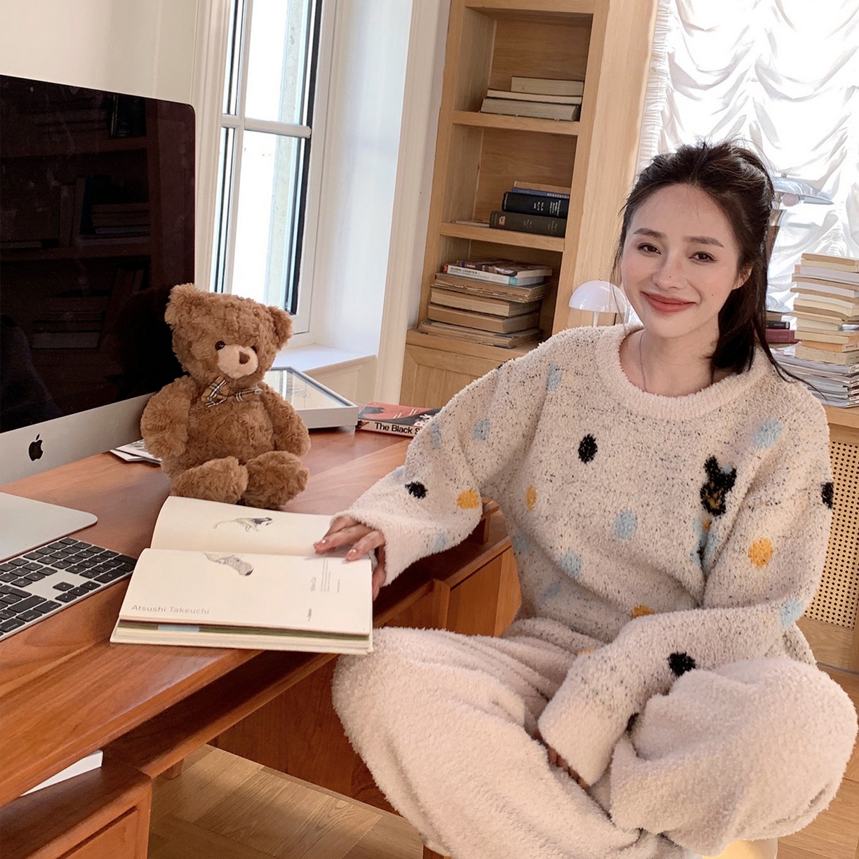 91家纺网 家纺一手货源 找家纺 妍景家居生活馆 2025新款半边绒-暖熊伙伴套装 奶米波点