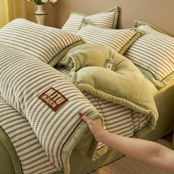 91家纺网 家纺一手货源 找家纺 晨曦家纺 2025新款加厚贝贝绒牛奶绒四件套（暖光） 贝贝绒-暖绿