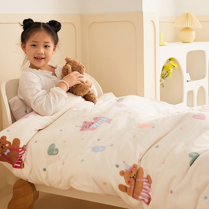 91家纺网 家纺一手货源 找家纺 嗨生活 2025新款牛奶绒多功能儿童盖毯式可脱卸被套大豆被芯幼儿园被子 儿童被子 爱心小熊