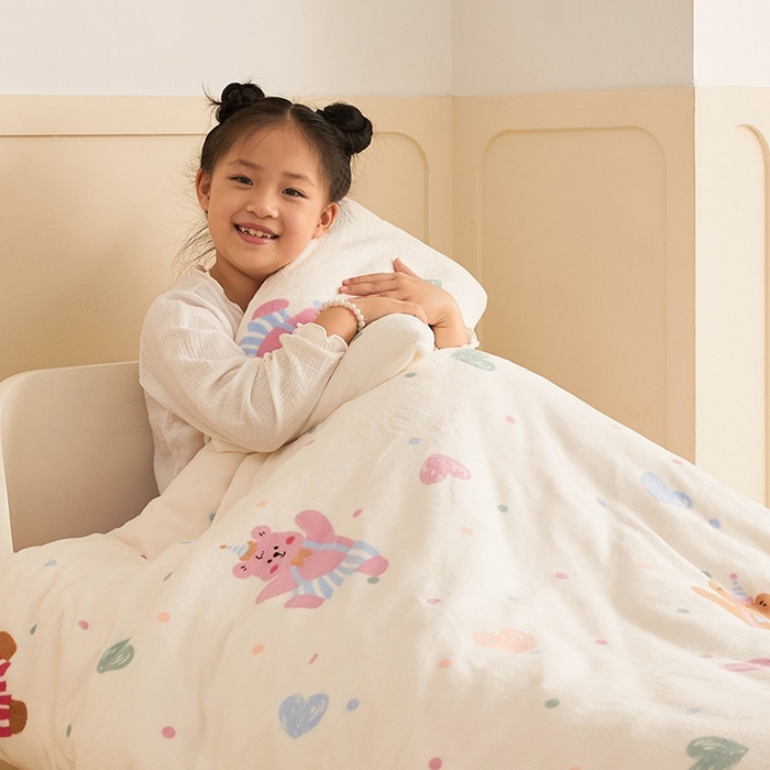91家纺网 家纺一手货源 找家纺 嗨生活 2025新款牛奶绒多功能儿童盖毯式可脱卸被套大豆被芯幼儿园被子 儿童被子 爱心小熊