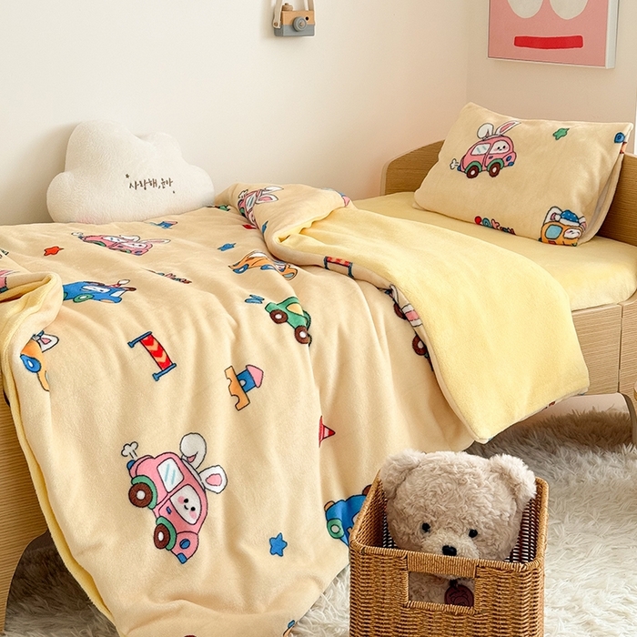 91家纺网 家纺一手货源 找家纺 嗨生活 2025新款牛奶绒多功能儿童盖毯式可脱卸被套大豆被芯幼儿园被子 儿童被子 巴士汽车