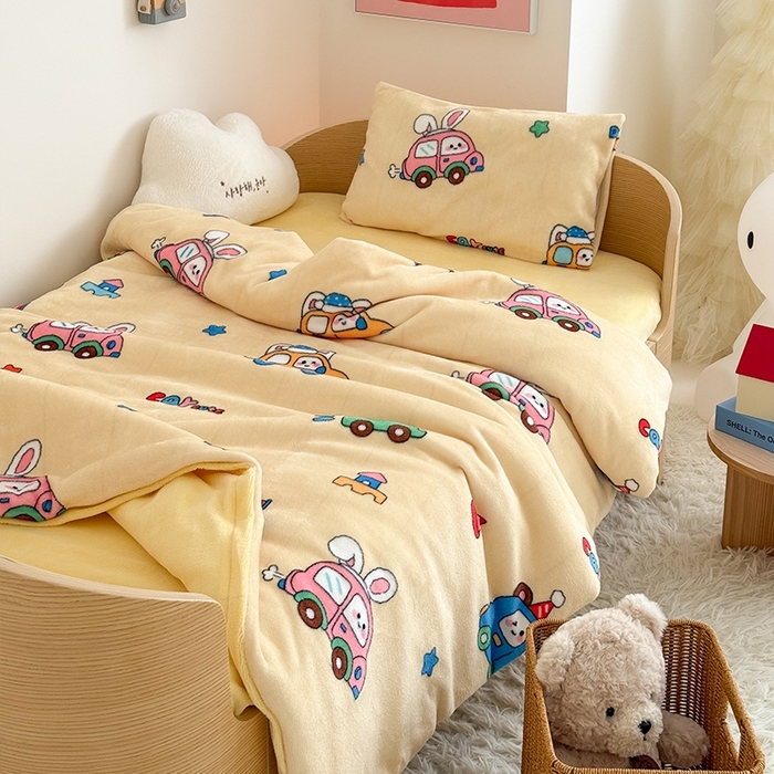 91家纺网 家纺一手货源 找家纺 嗨生活 2025新款牛奶绒多功能儿童盖毯式可脱卸被套大豆被芯幼儿园被子 儿童被子 巴士汽车