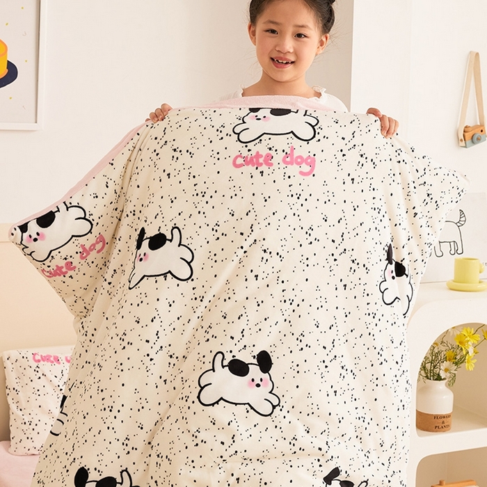 91家纺网 家纺一手货源 找家纺 嗨生活 2025新款牛奶绒多功能儿童盖毯式可脱卸被套大豆被芯幼儿园被子 儿童被子 斑点狗狗