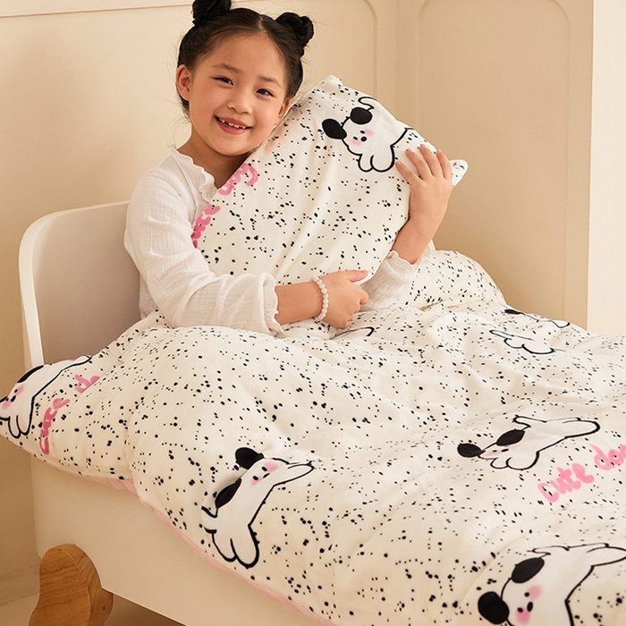 91家纺网 家纺一手货源 找家纺 嗨生活 2025新款牛奶绒多功能儿童盖毯式可脱卸被套大豆被芯幼儿园被子 儿童被子 斑点狗狗