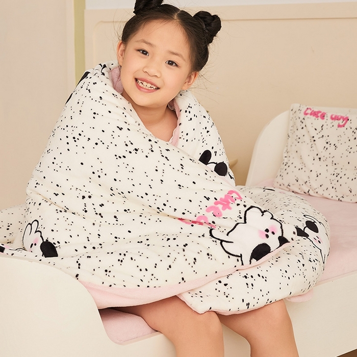 91家纺网 家纺一手货源 找家纺 嗨生活 2025新款牛奶绒多功能儿童盖毯式可脱卸被套大豆被芯幼儿园被子 儿童被子 斑点狗狗