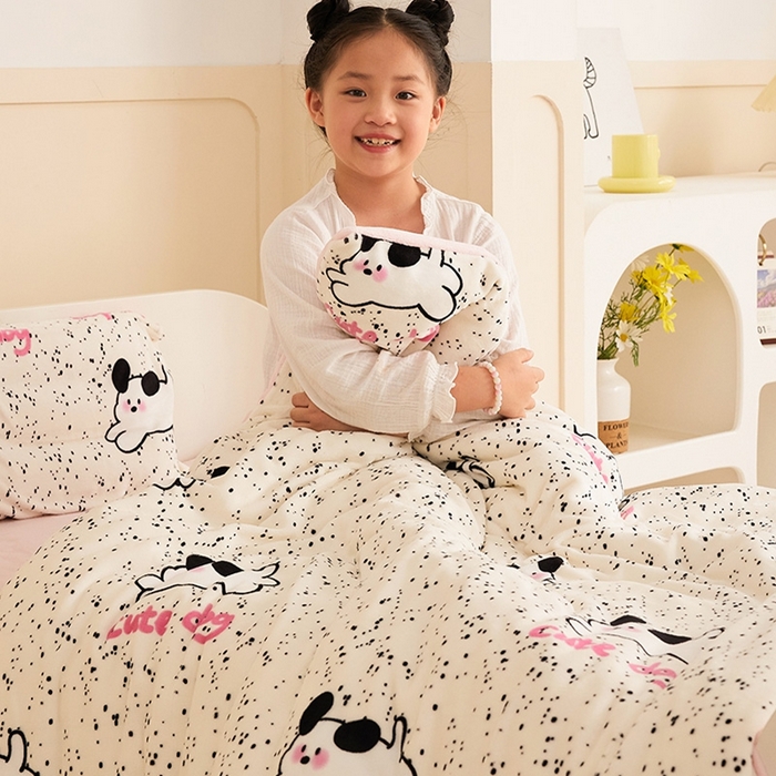 91家纺网 家纺一手货源 找家纺 嗨生活 2025新款牛奶绒多功能儿童盖毯式可脱卸被套大豆被芯幼儿园被子 儿童被子 斑点狗狗