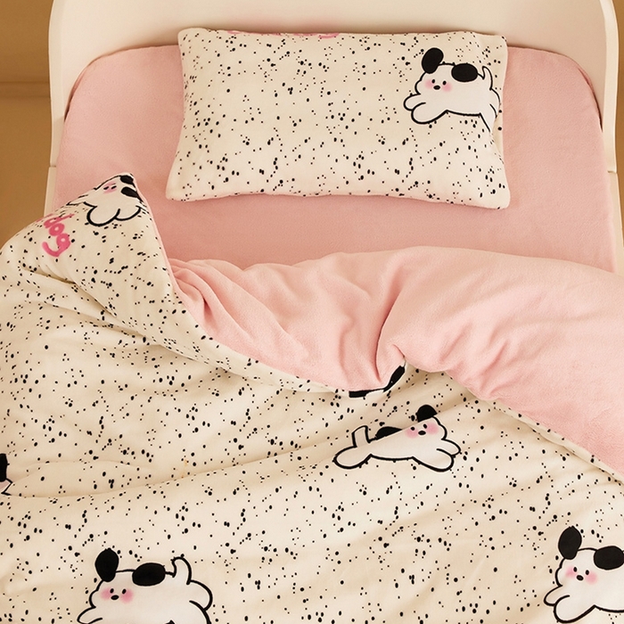 91家纺网 家纺一手货源 找家纺 嗨生活 2025新款牛奶绒多功能儿童盖毯式可脱卸被套大豆被芯幼儿园被子 儿童被子 斑点狗狗