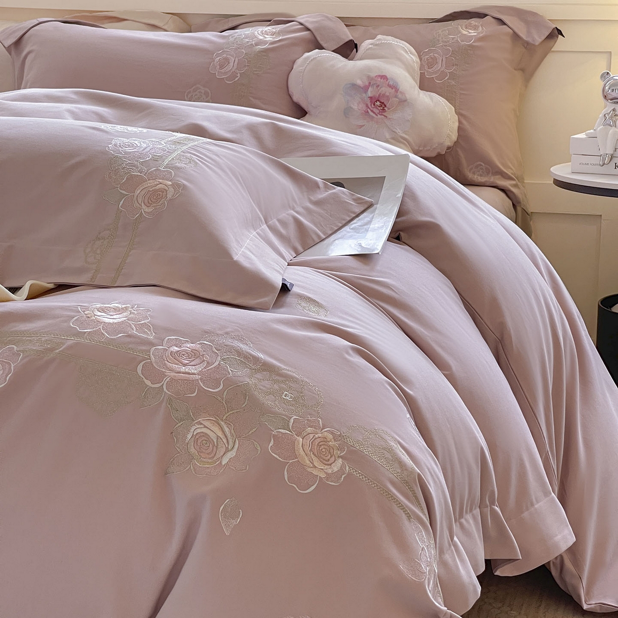 91家纺网 家纺一手货源 找家纺 （总） 秋冬季爆款A类加厚保暖全棉磨毛四件套纯棉被套重工刺绣床笠款轻奢高端床上用品