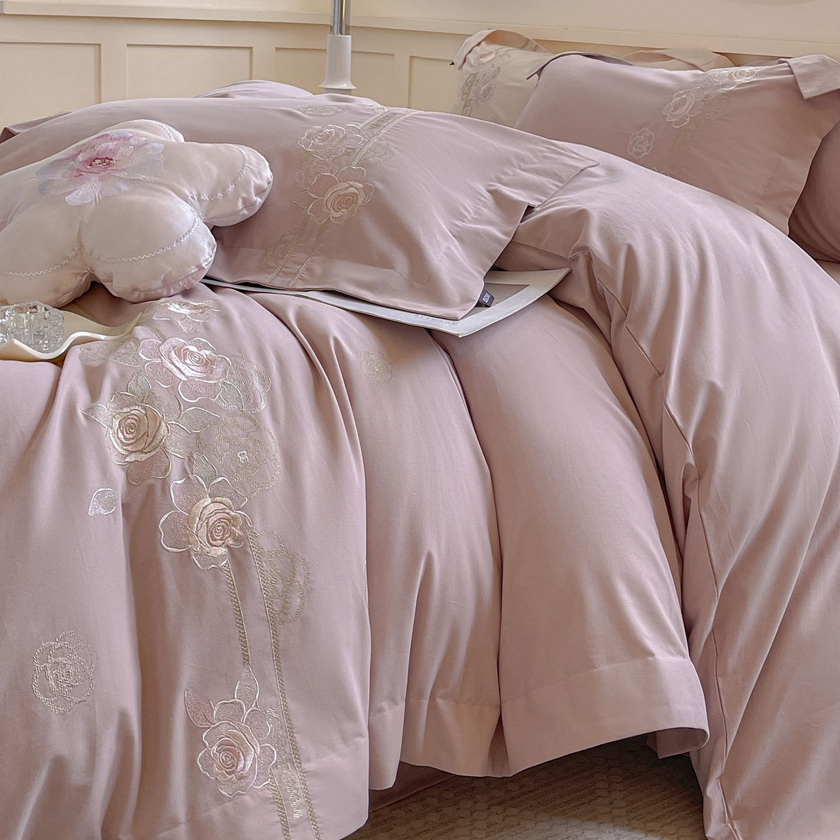 91家纺网 家纺一手货源 找家纺 （总） 秋冬季爆款A类加厚保暖全棉磨毛四件套纯棉被套重工刺绣床笠款轻奢高端床上用品