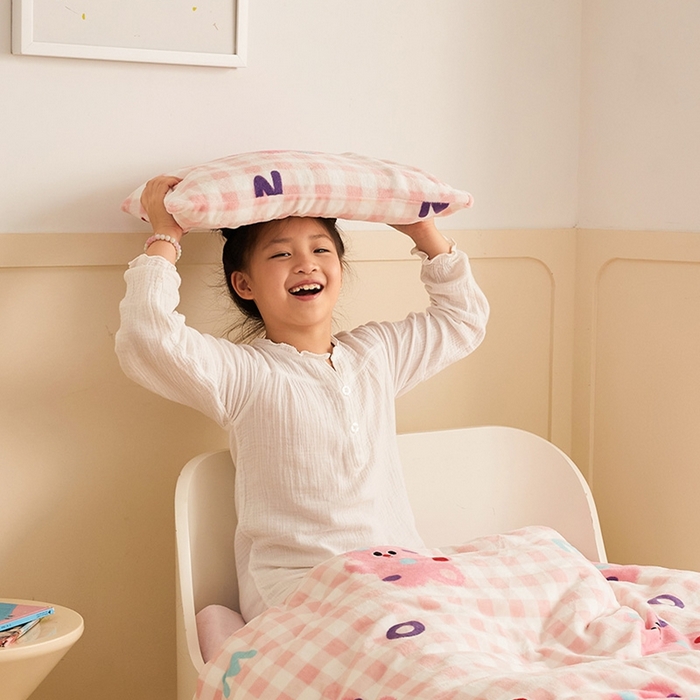 91家纺网 家纺一手货源 找家纺 嗨生活 2025新款牛奶绒多功能儿童盖毯式可脱卸被套大豆被芯幼儿园被子 儿童被子 格子小熊