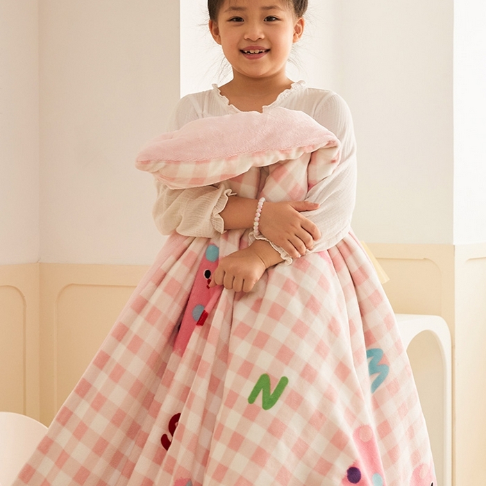 91家纺网 家纺一手货源 找家纺 嗨生活 2025新款牛奶绒多功能儿童盖毯式可脱卸被套大豆被芯幼儿园被子 儿童被子 格子小熊